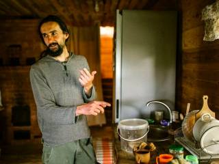 Программист Гоша Новик кодит из деревни под Бегомлем, чтобы обустроить родовое поместье